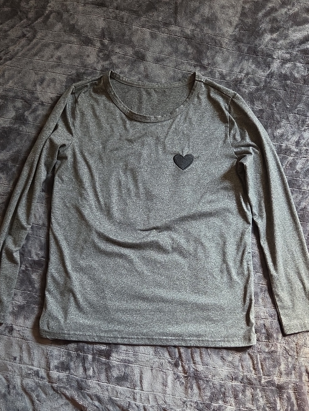 Women's Long-Sleeve Gray Long Sleeve Shirt With Embroided Heart Patch Top
